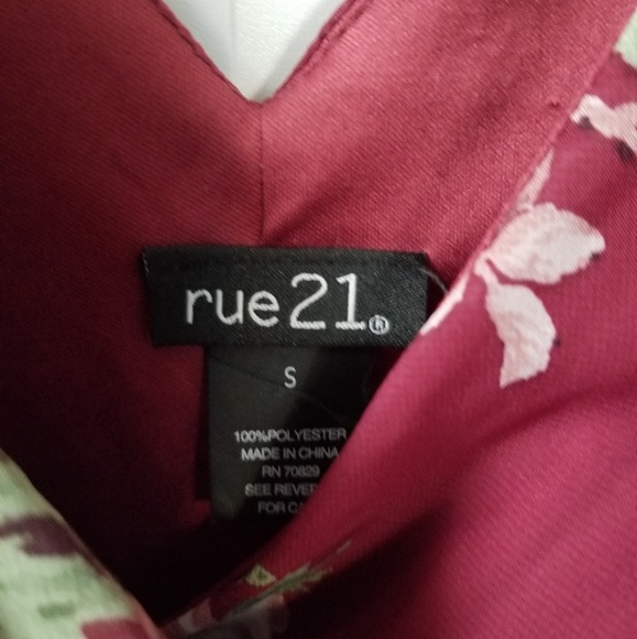 Rue 21 Flared sleeve Romper - Picture 2 of 6